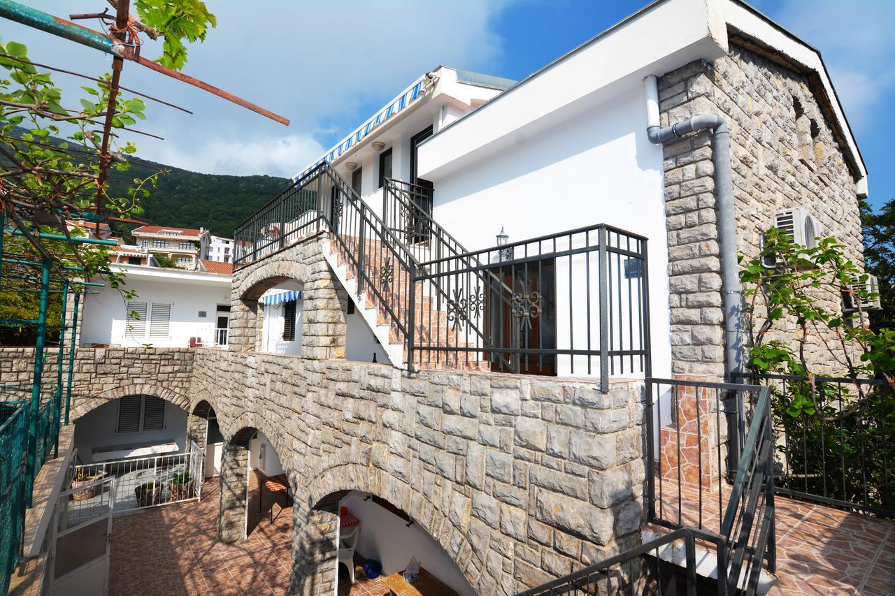 Apartments Jovana Petrovac Ngoại thất bức ảnh